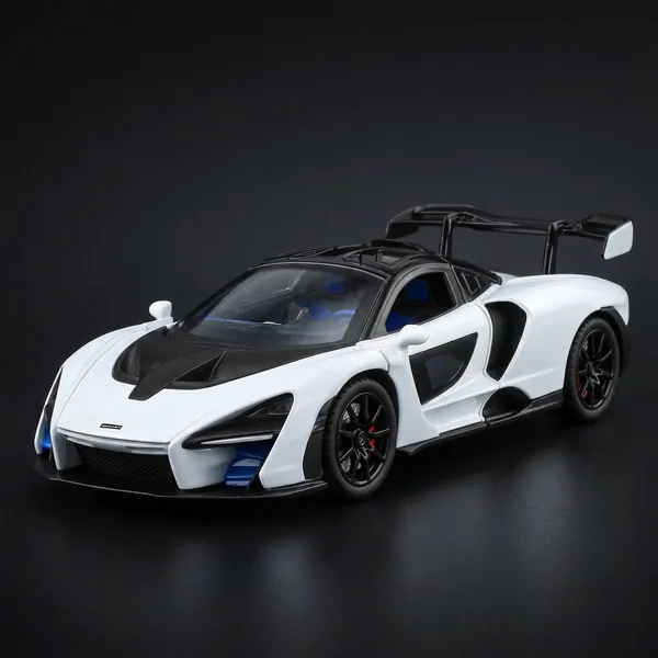 The 1:24 Senna in pearl white
